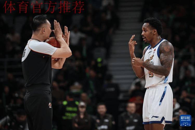 组图:辽宁主场击败广厦 王博对布朗非常不满 组图:辽宁主场击败广厦 王博对布朗非常不满
