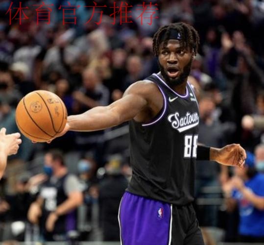 奎塔持球杀入内线双手砸扣,扣篮完成前还吐出舌头庆祝 奎塔持球杀入内线双手砸扣,扣篮完成前还吐出舌头庆祝